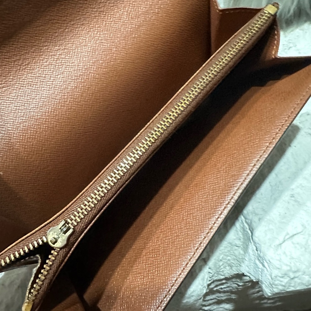 Authentic Louis Vuitton Sarah wallet. - Picture 8 of 8